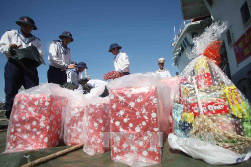 年货开始被送上高脚屋。（图片来源：越通社）