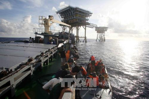 为保卫祖国南部大陆架而英勇牺牲的战士们悼念仪式隆重举行。（图片来源：越通社）