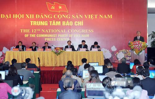 丁世兄在新闻发布会上发表讲话。（图片来源：越通社）