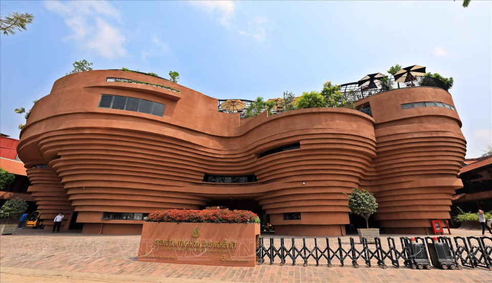 越南钵场陶瓷博物馆以模仿传统陶器陶轮为建筑设计。图自越通社/越南画报