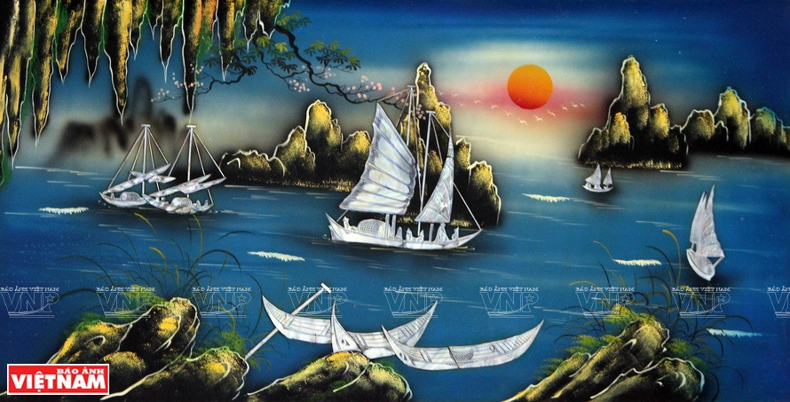 下龙湾黎明景色的螺钿画。图自越通社