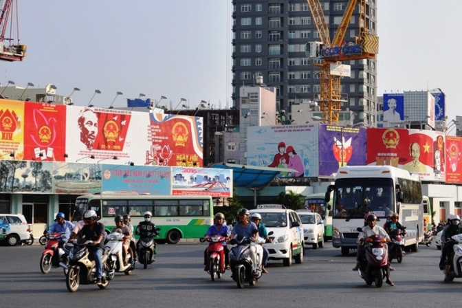 胡志明市各条街道张灯结彩迎选举日。（图片来源：越共电子报）