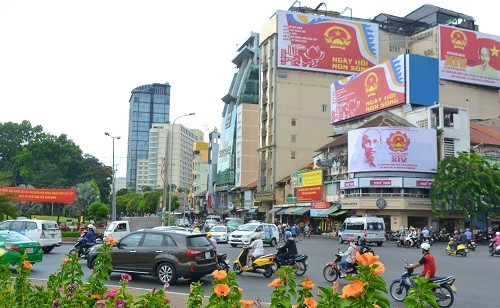 胡志明市街头换上“新衣”喜迎选举日。（图片来源：人民军队报）