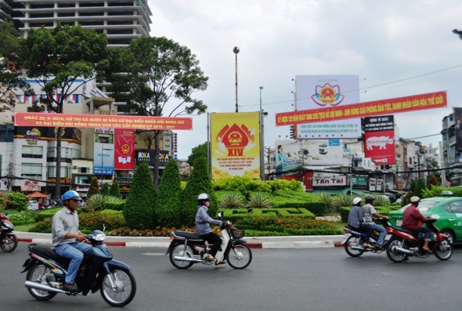 胡志明市各条街道张灯结彩迎选举日。（图片来源：越共电子报）