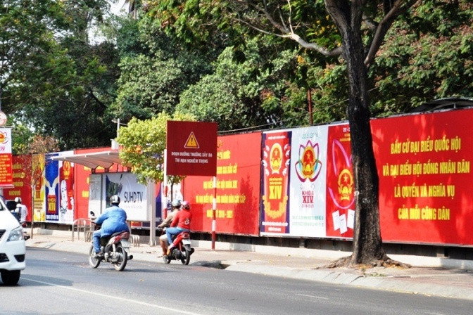 胡志明市各条街道张灯结彩迎选举日。（图片来源：越共电子报）