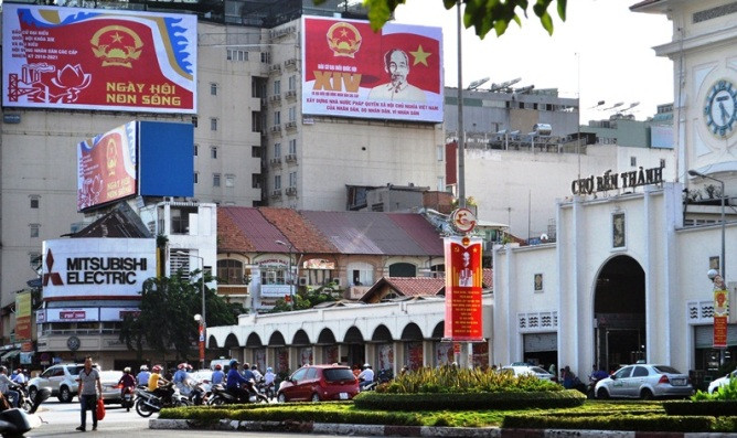 胡志明市各条街道张灯结彩迎选举日。（图片来源：越共电子报）