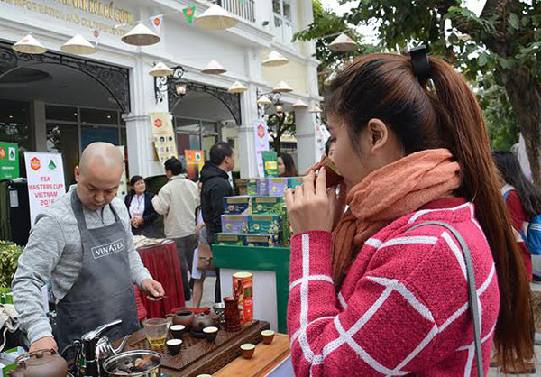 在初冬季节中，能够欣赏一杯温馨的香茶，让许多游客感到兴奋。