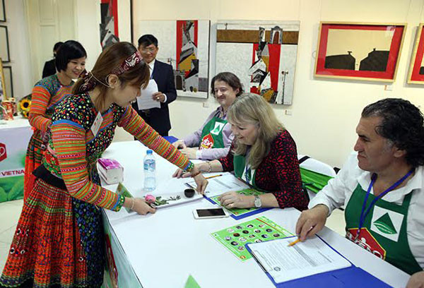 组委会共有7名成员，他们是来自越南、俄罗斯、澳大利亚、土耳其等国家的茶叶与饮食专家。本次竞赛冠军将被邀请参与2017年国际茶艺大师杯大赛。