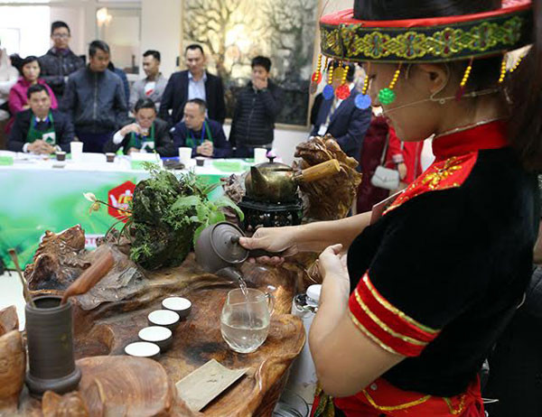 各位艺人也介绍和分享许多关于各种茶叶的信息。