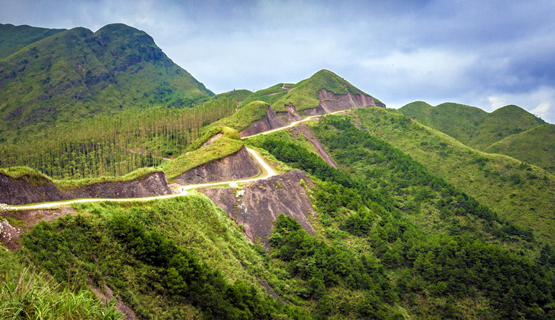 边境路，越走越陡。