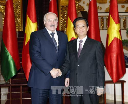 越南政府总理阮晋勇会见白俄罗斯总统卢卡申科。（图片来源：越通社）