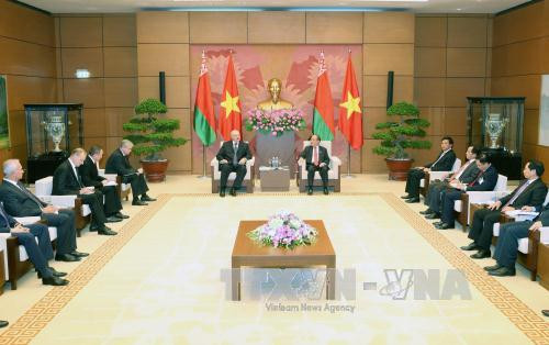 越南国会主席阮生雄会见白俄罗斯总统卢卡申科。（图片来源：越通社）