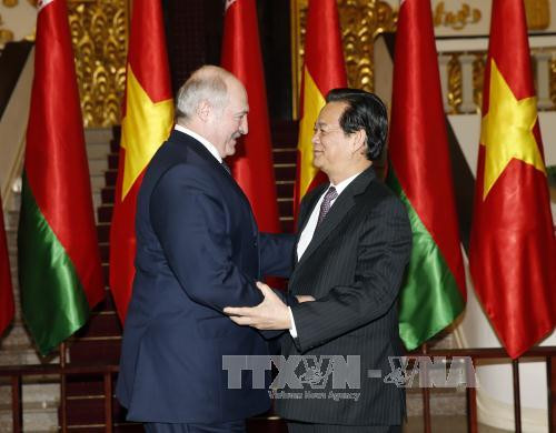 越南政府总理阮晋勇会见白俄罗斯总统卢卡申科。（图片来源：越通社）