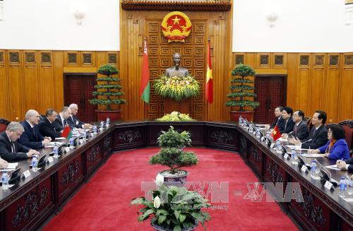 越南政府总理阮晋勇会见白俄罗斯总统卢卡申科。（图片来源：越通社）