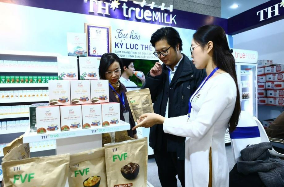 TH所有产品的原材料筛选过程按照严格标准，均来自领先供应商，易于追溯，确保品质、营养丰富、有益于健康，而且纯天然无公害等标准。图自越通社