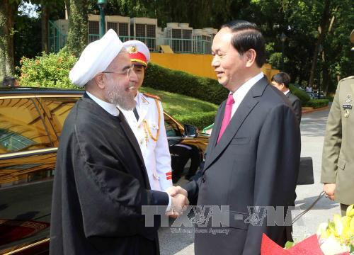越南国家主席陈大光与伊朗伊斯兰共和国总统哈桑•鲁哈尼。（图片来源：越通社）