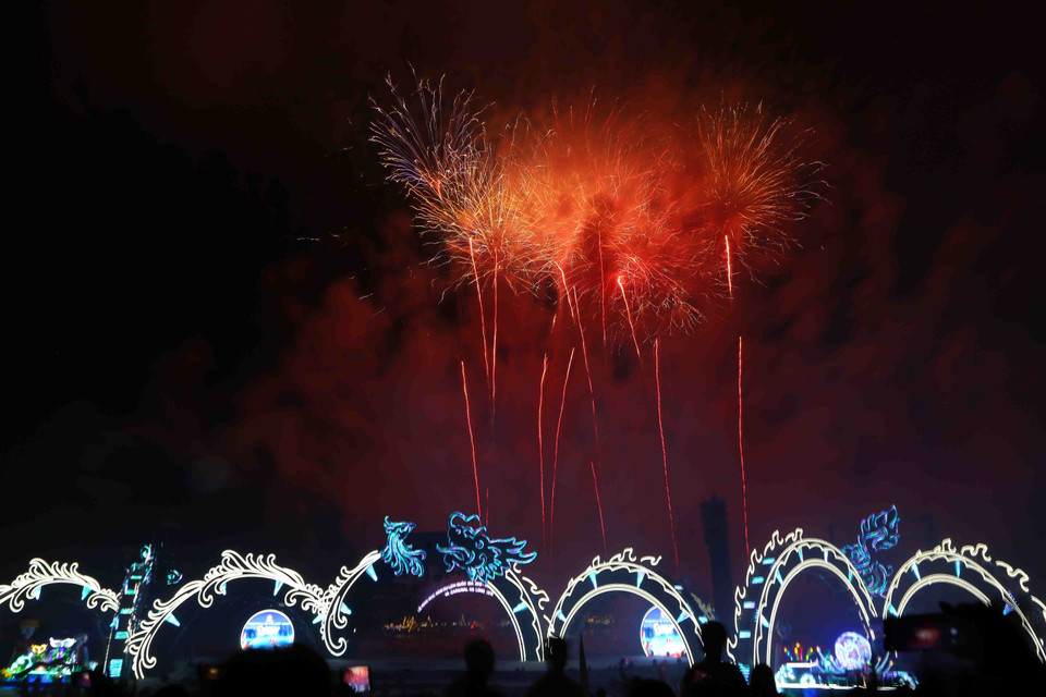 2018广宁-下龙国家旅游年--2018年下龙狂欢节开幕仪式。（图片来源：越通社）