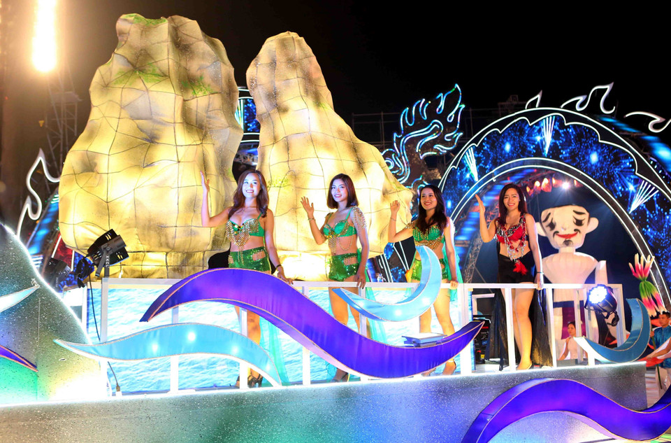 2018广宁-下龙国家旅游年--2018年下龙狂欢节开幕仪式。（图片来源：越通社）