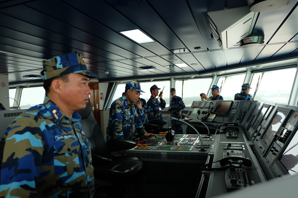 4月22日下午，越南海警CSB-8004 和CSB-8003 离开海防市东海港，开始参加2018年首次越中北部湾共同渔区海上联合检查活动。(图片来源：越通社）