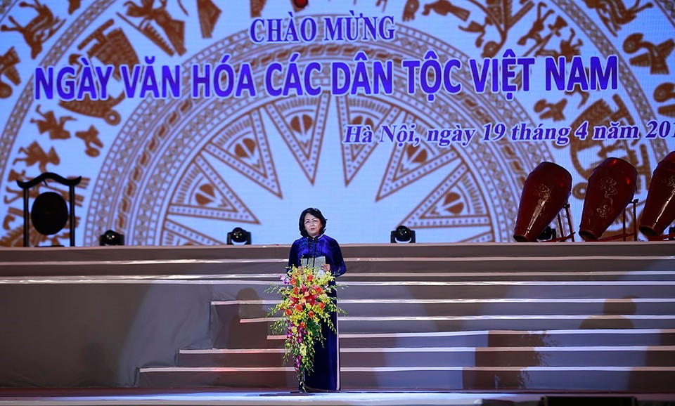 越南国家副主席邓氏玉盛在会上致开幕词。越通社记者 仲德 摄