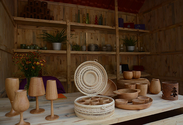 竹制手工艺品展位（图片来源：人民报）