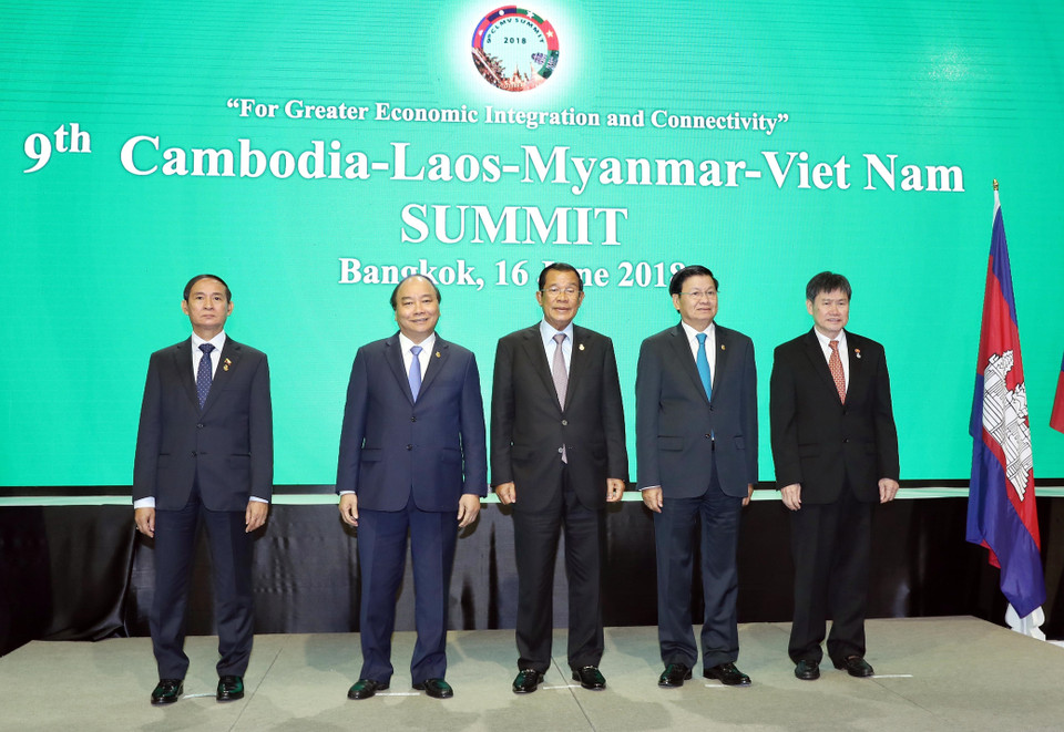 柬老缅越领导与东盟秘书长林玉辉合影。 越通社记者 统一 摄