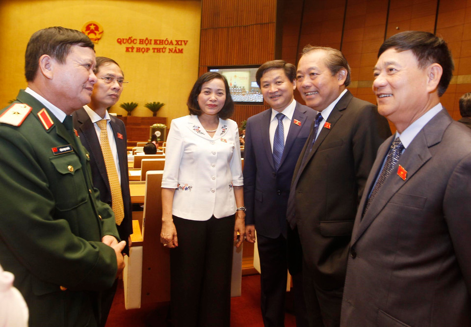 国会代表合影。（图片来源：越通社）