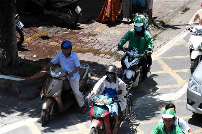 天气炎热影响到居民生活。（图片来源：越通社）