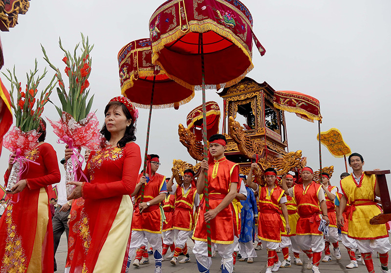 临洮县附近的地方提前举行敬香仪式。（图片来源：人民报网）