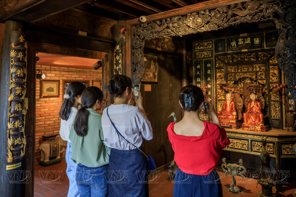 参观博物馆的游客日益增多。图自 越通社/《越南画报》