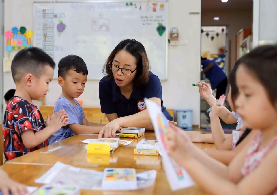 到2022-2023学年第一学期末，全市幼儿园1147所，独立幼儿教育机构2400余所，儿童入学率100%。图自 越通社