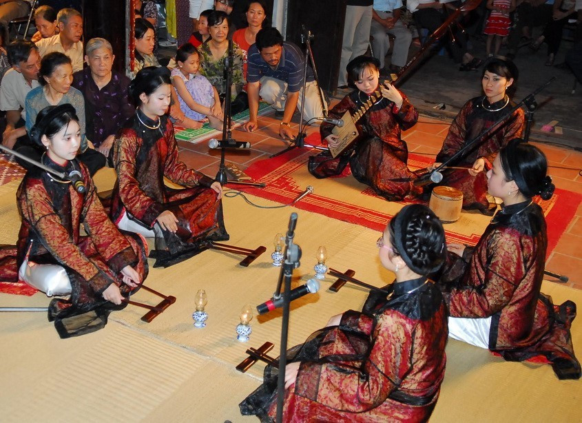 首都河内被视为筹文曲艺术的摇篮，也是在组织、研究和才华一人数量方面的领先地方。图自越通社/越南画报