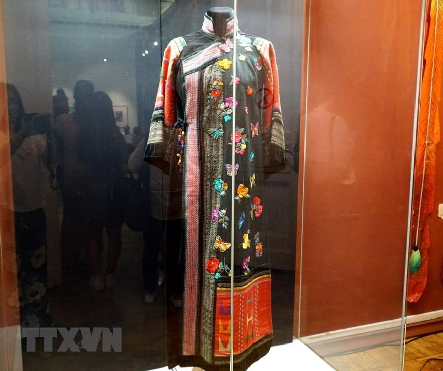 织锦奥黛征服了俄罗斯观众。图自越通社