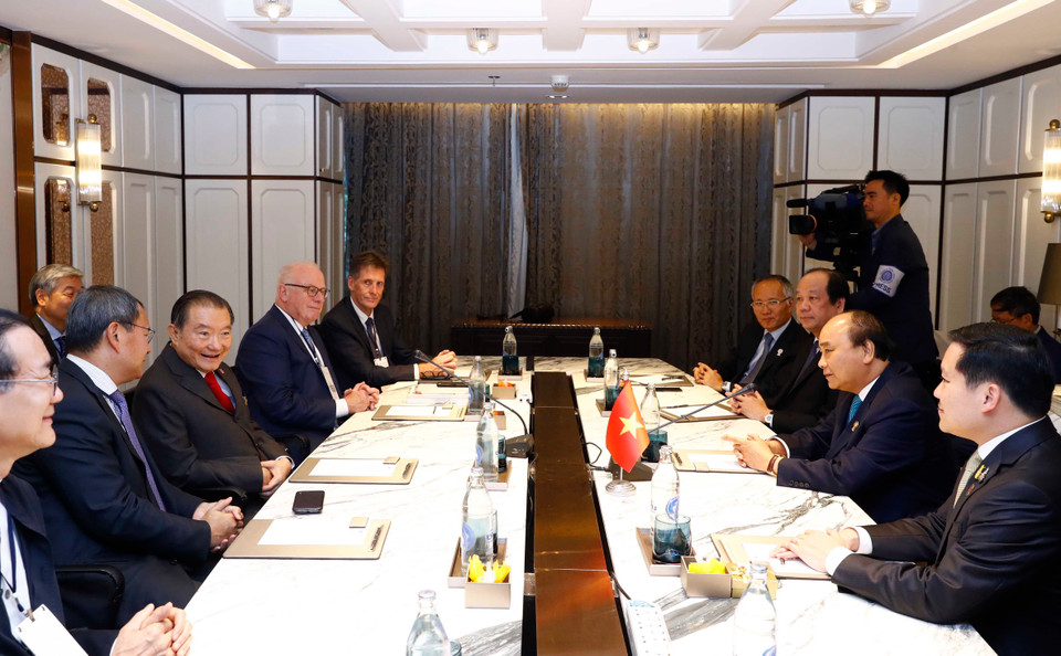 在第34届东盟峰会框架内，越南政府总理阮春福会见部分企业代表。越通社记者 统一 摄