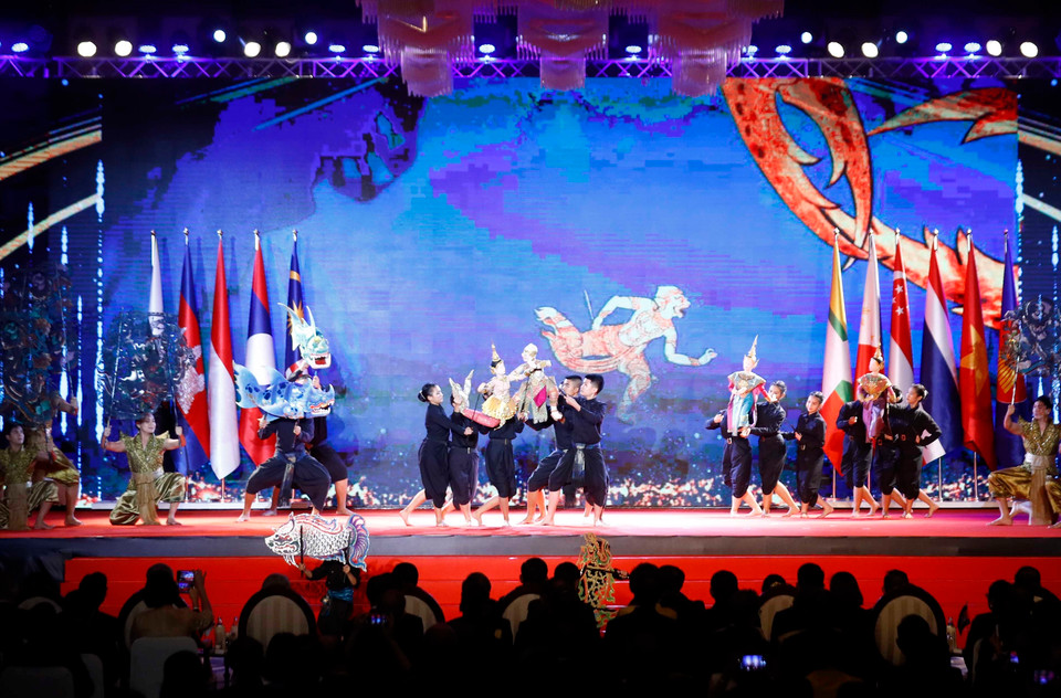 庆祝第34届东盟峰会开幕式的文艺节目。越通社记者 统一 摄