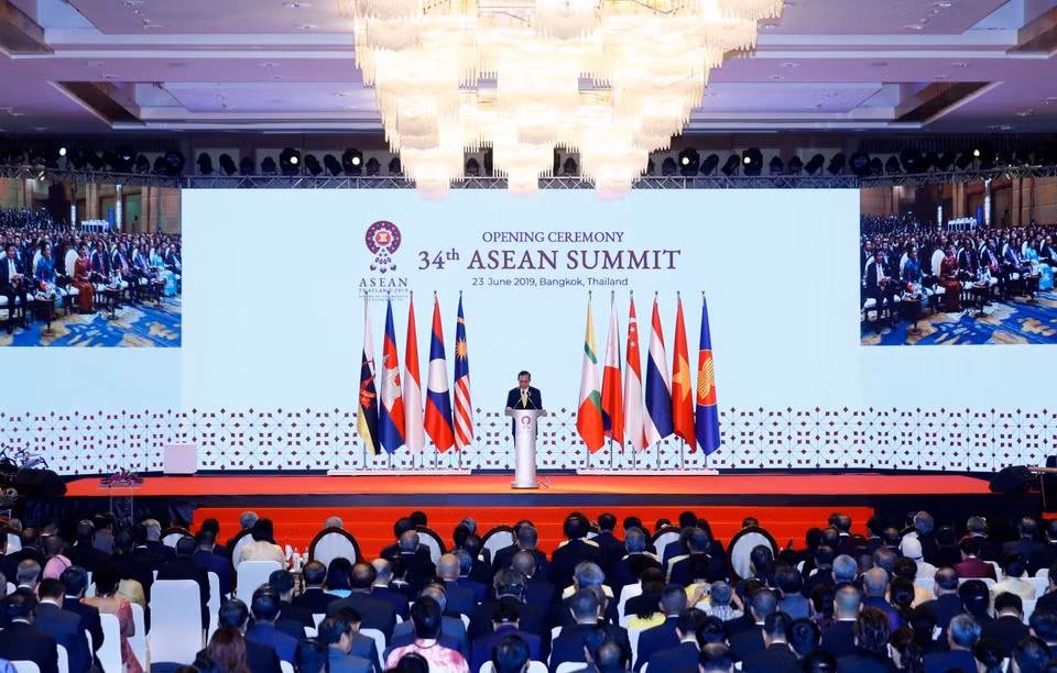 泰国总理巴育·詹欧差在第34届东盟峰会开幕式上发表讲话。越通社记者 统一 摄