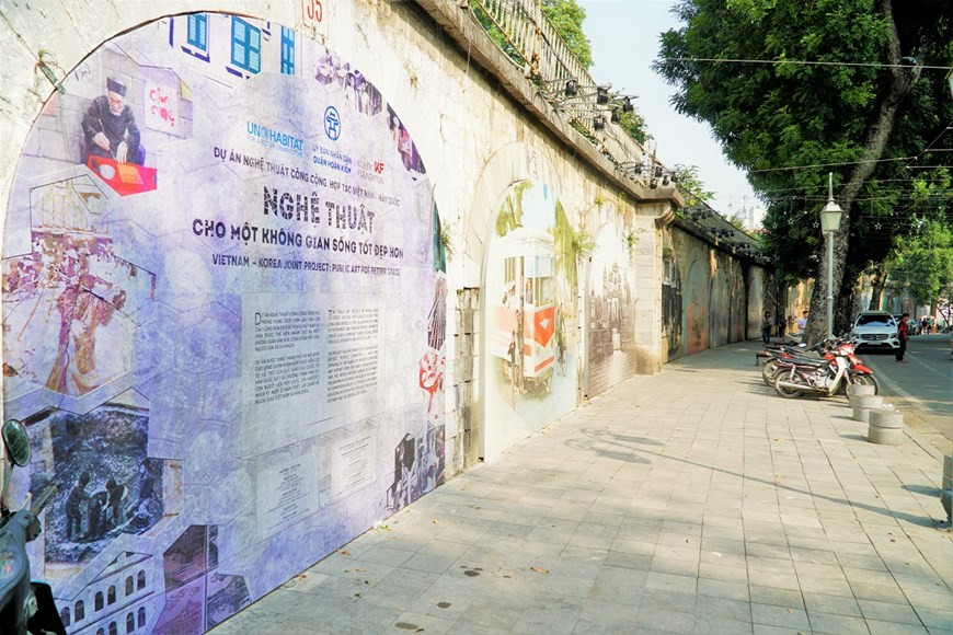 冯兴壁画街尽管几年来才开始出现，但已吸引众多国内外游客的关注。图自Vietnam+