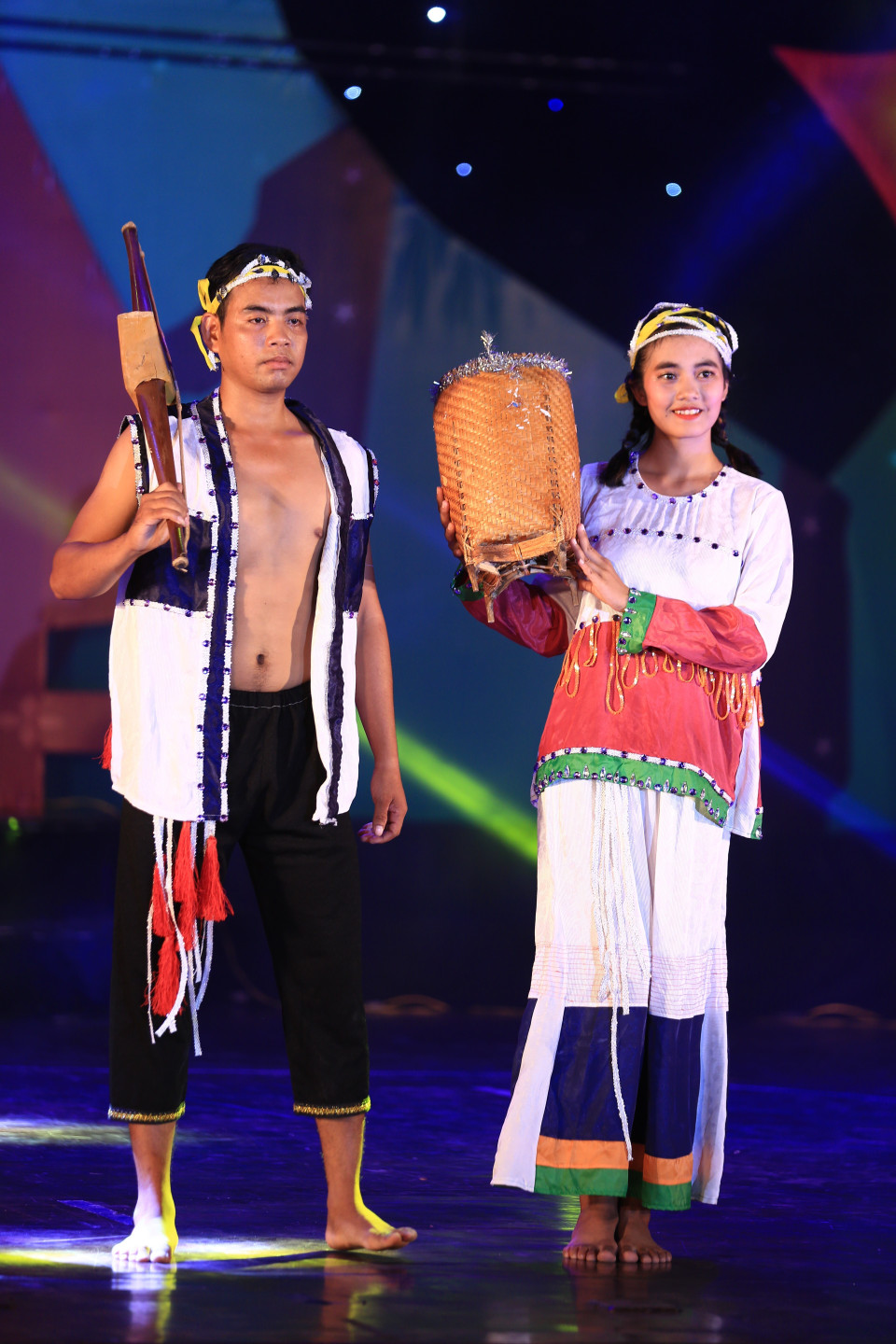  拉格莱（Raglai）民族服装秀。越通社记者 仲达 摄