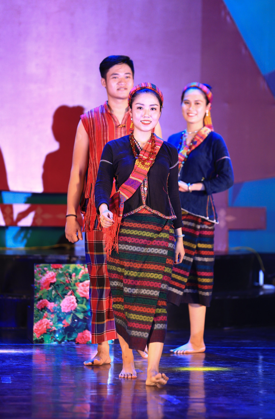  拉格莱（Raglai）民族服装秀。越通社记者 仲达 摄