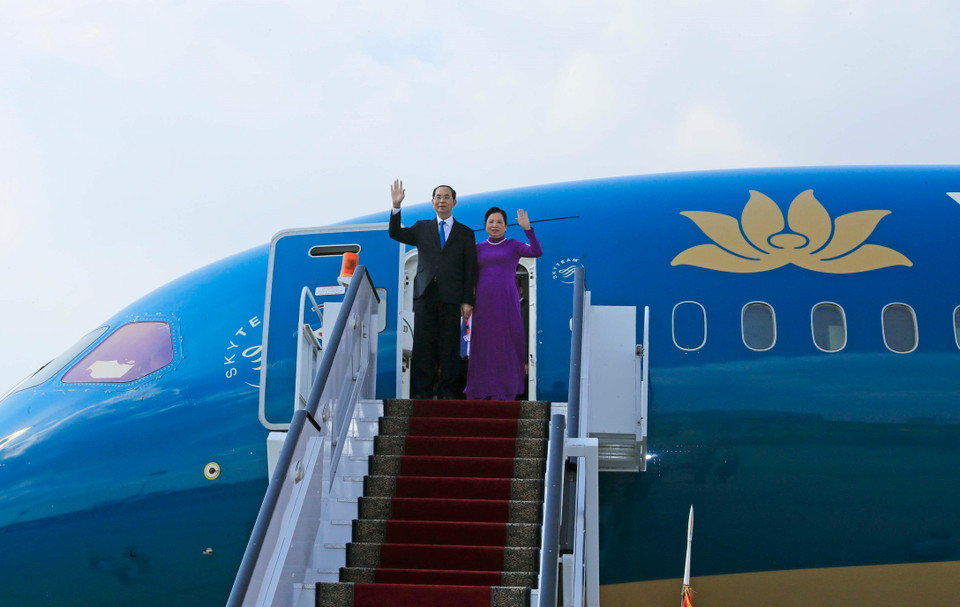 当地时间8月25日下午，越南国家主席陈大光和夫人抵达卢克索市，开始对埃及进行国事访问，陈大光此访是应埃及总统阿卜杜勒•法塔赫•塞西(Abdel Fattah al Sisi)邀请进行的。越通社记者 颜创 摄