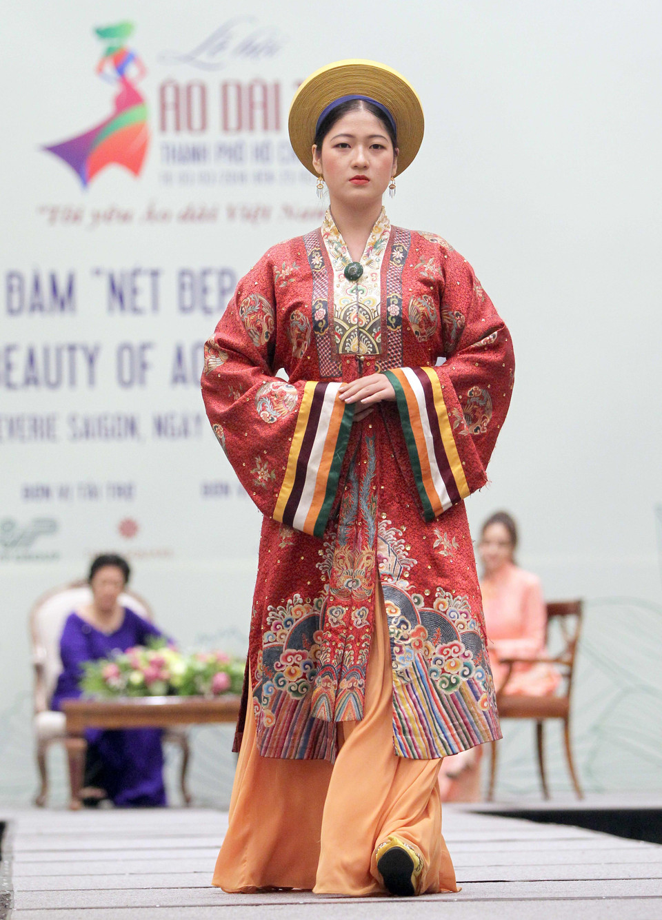 越南奥黛秀表演。越通社记者 光日 摄