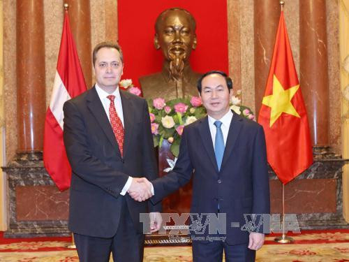  陈大光主席会见拉脱维亚驻越大使马里斯。