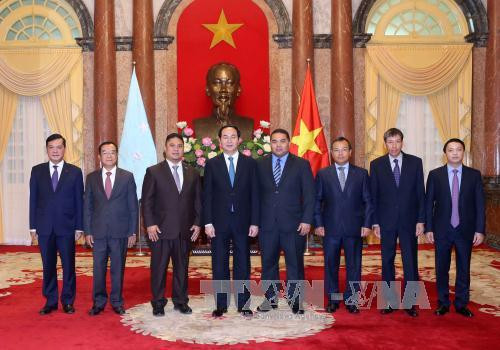 陈大光主席接受密克罗尼西亚 联邦驻越大使卡尔森（Carlson D. Aplis）递交的国书。