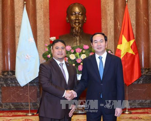  陈大光主席会见密克罗尼西亚 联邦驻越大使卡尔森。