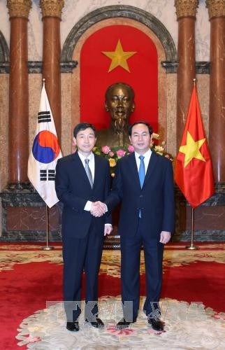  陈大光主席会见韩国驻越大使李赫。