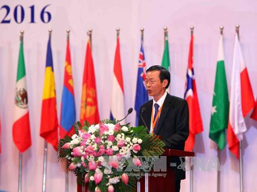 河内师范大学校长阮文明在开幕式上发表讲话。（图片来源：越通社）