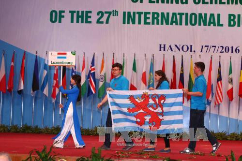 卢森堡学生入场。（图片来源：越通社）