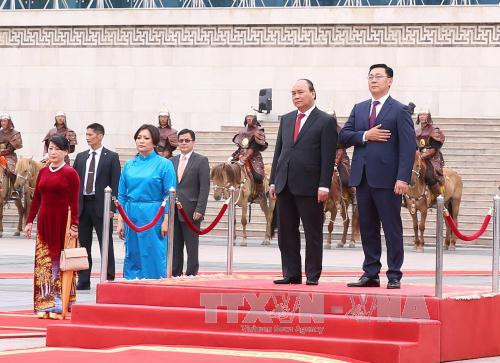 阮春福总理访蒙的欢迎仪式。（图片来源：越通社）