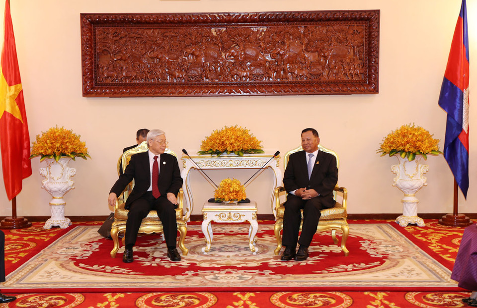 越共中央总书记阮富仲会见柬埔寨参议院主席赛宗。（图片来源：越通社）