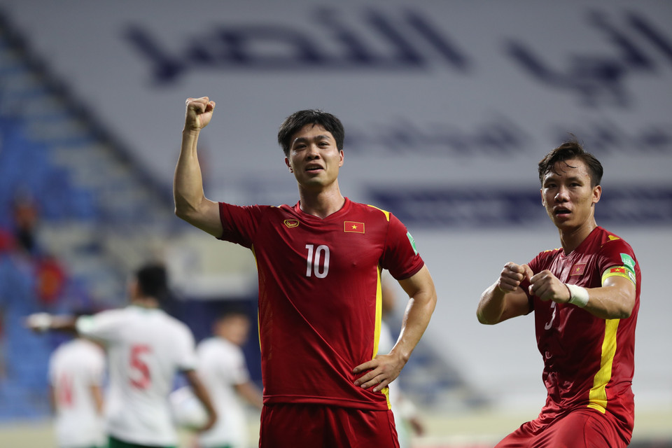 第67分钟，梁春长开出角球，阮进灵在禁区头球将球摆渡给队友，阮功凤在小禁区内轻松进球，越南队比3比0领先。越通社驻阿联酋记者 摄